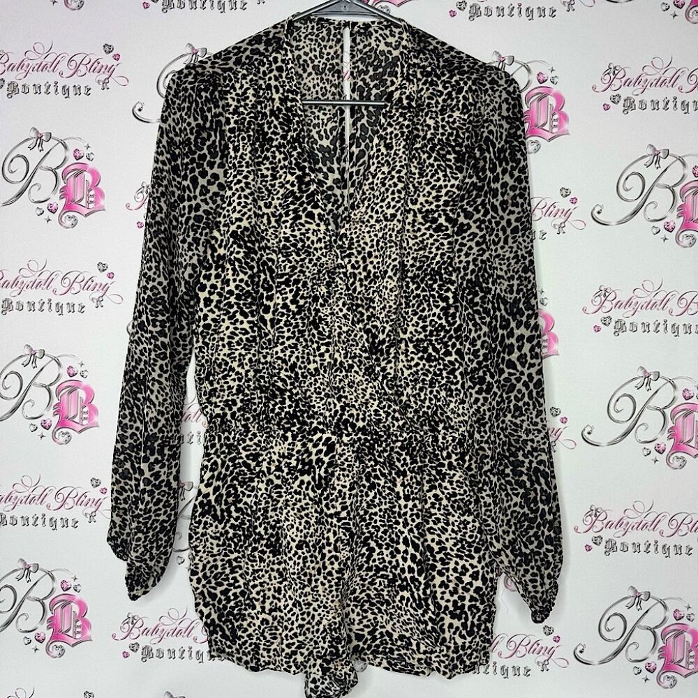 Guess romper shorts long sleeve animal printt leopard cheetah keyhole opening
